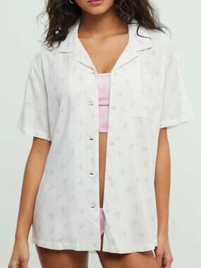 NEW PLAYBOY BY PACSUN WHITE PINK BUNNY LOGO BUTTON DOWN SHIRT SIZE SMALL